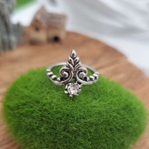 Victorian Revival Leaf Ring Size 4 R810